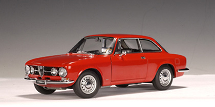 Alfa Romeo 1750 GTV (1967) Autoart 70102 1/18 