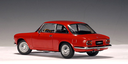 Alfa Romeo 1750 GTV (1967) Autoart 70102 1/18 