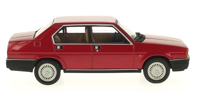 Alfa Romeo 90 (1984) Pego 1/43 Rojo Metalizado 