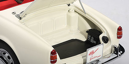 Autoart 70156 Alfa Romeo Giulietta 1300 Spider (1962) Autoart 1/18