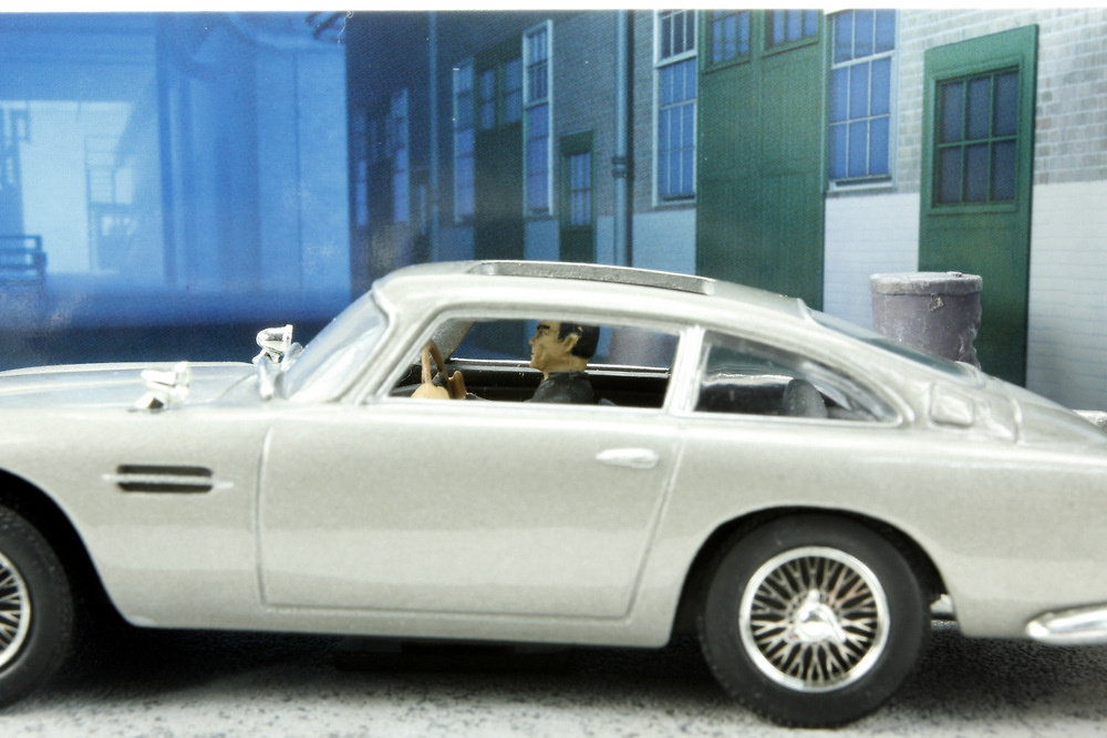 James Bond entrega 1 de Fabbri Aston Martin DB5 (1964) James Bond 