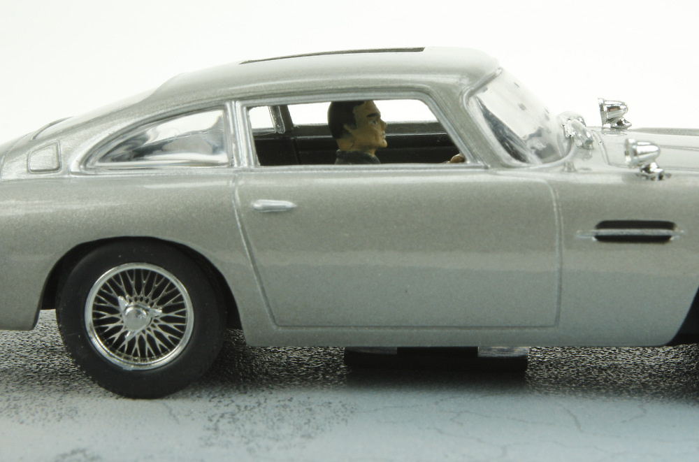 James Bond entrega 1 de Fabbri Aston Martin DB5 (1964) James Bond 