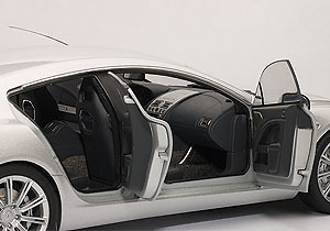 Aston Martin Rapide (2010) Autoart 70217 1/18 