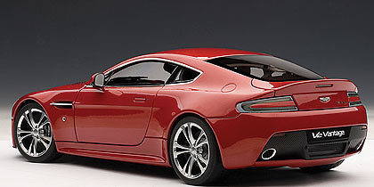 Aston Martin V12 Vantage (2010) Autoart 70208 1/18 