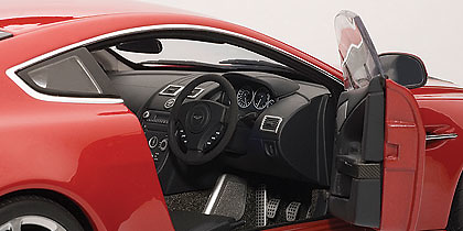 Aston Martin V12 Vantage (2010) Autoart 70208 1/18 
