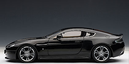 Aston Martin V12 Vantage (2010) Autoart 1/18 Negro 