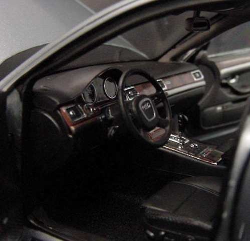 Audi A8 W12 (2003) Kyosho 092112 1/18 