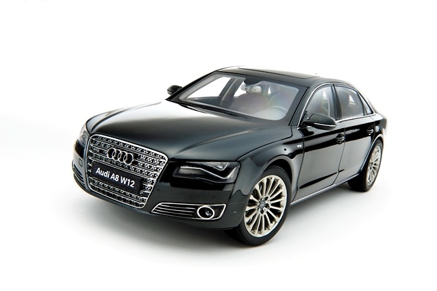 Audi A8 W12 (2010) Kyosho 09231GR 1/18 
