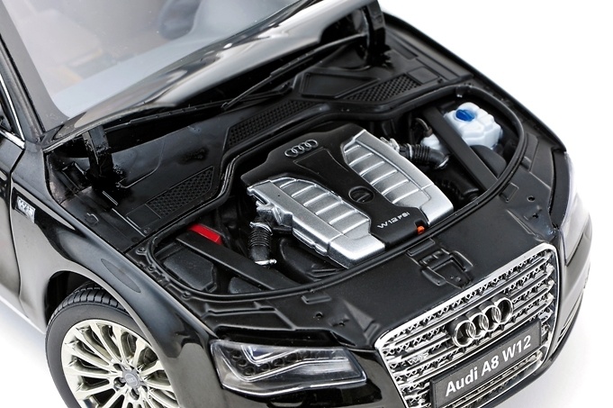 Audi A8 W12 (2010) Kyosho 09231GR 1/18 