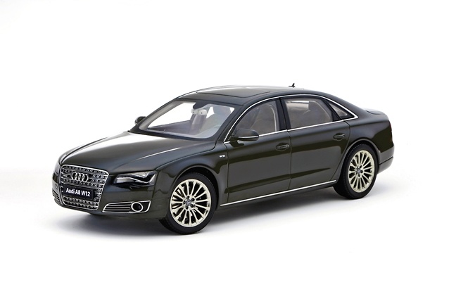 Audi A8 W12 (2010) Kyosho 09231GR 1/18 