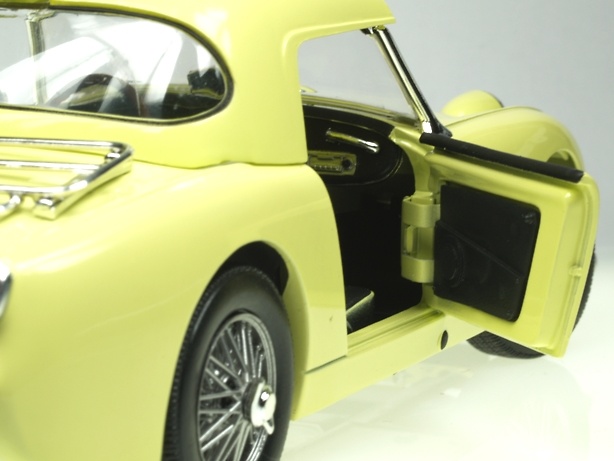 Austin Healey Sprite Hardtop (1959) Revell 1/18 