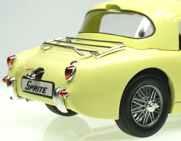 Austin Healey Sprite Hardtop (1959) Revell 1/18 