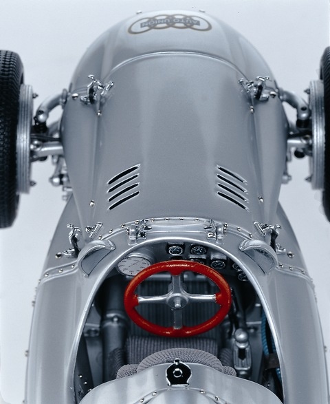 Auto Union Tipo D (1938) CMC M027 1/18 