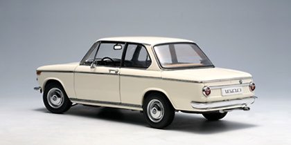 Autoart 75021 BMW 1602 (1966) Autoart 1/18 color blanco