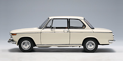 Autoart 75021 BMW 1602 (1966) Autoart 1/18 color blanco