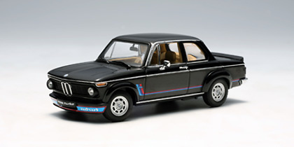BMW 2002 Turbo (1973) Negro Autoart 50502 1/43 