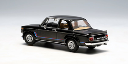 BMW 2002 Turbo (1973) Negro Autoart 50502 1/43 