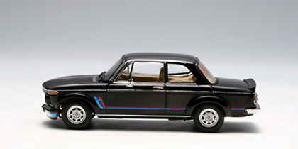 BMW 2002 Turbo (1973) Negro Autoart 50502 1/43 