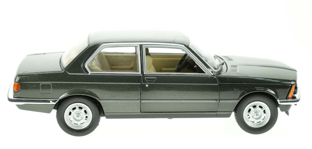 BMW 318i (1981) Atlas 2435 1:24 