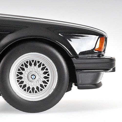 BMW 730i (1986) -E32- Minichamps 100023002 1/18 