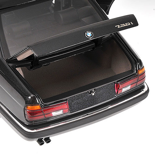 BMW 730i (1986) -E32- Minichamps 100023002 1/18 