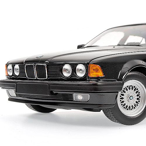 BMW 730i (1986) -E32- Minichamps 100023002 1/18 