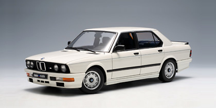 BMW M 535i (1985) Autoart 1/18 