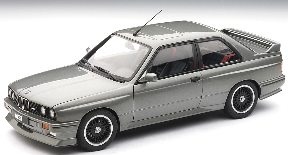 Autoart 70567 BMW E30 M3 Evolution Cecotto (1986) Autoart 70566 1/18 Color Gris Metalizado
