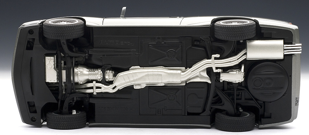 Autoart 70567 BMW E30 M3 Evolution Cecotto (1986) Autoart 70566 1/18 Color Gris Metalizado