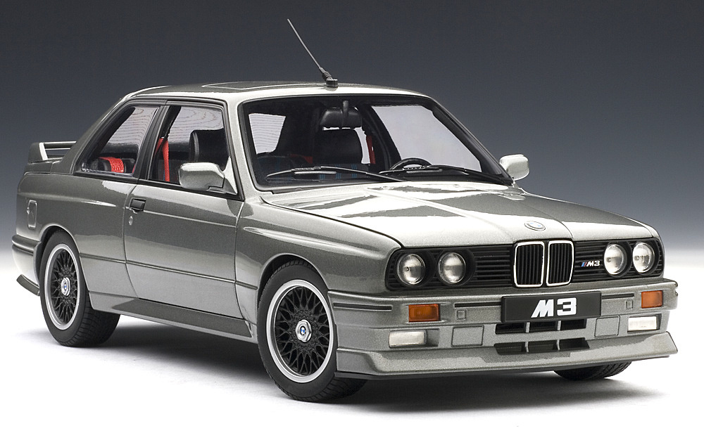 Autoart 70567 BMW E30 M3 Evolution Cecotto (1986) Autoart 70566 1/18 Color Gris Metalizado