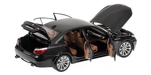 BMW M5 -E60- (2004) Kyosho 08593BK 1/18 