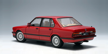 BMW M5 Shadow Line -E28- (1987) Autoart 1/18 
