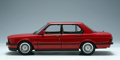 BMW M5 Shadow Line -E28- (1987) Autoart 1/18 