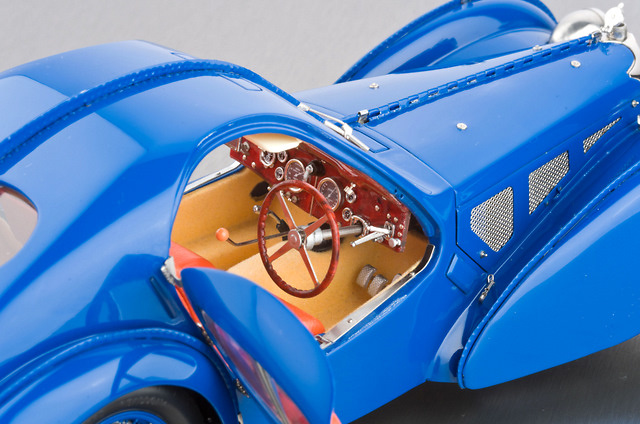 Bugatti Tipo 57 SC Atlantic (1938) CMC M083 1/18 Bugatti Tipo 57 SC Atlantic (1938) CMC 1:18