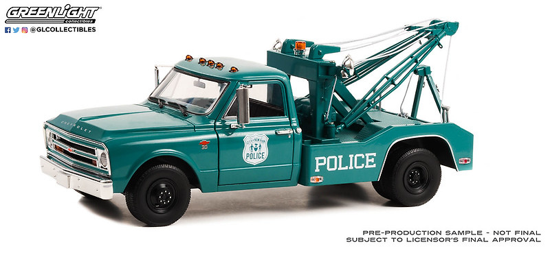 Chevrolet C-30 Dually Wrecker - Dpto. Policia Nueva York - NYPD (1967) Greenlight 13652 1/18 