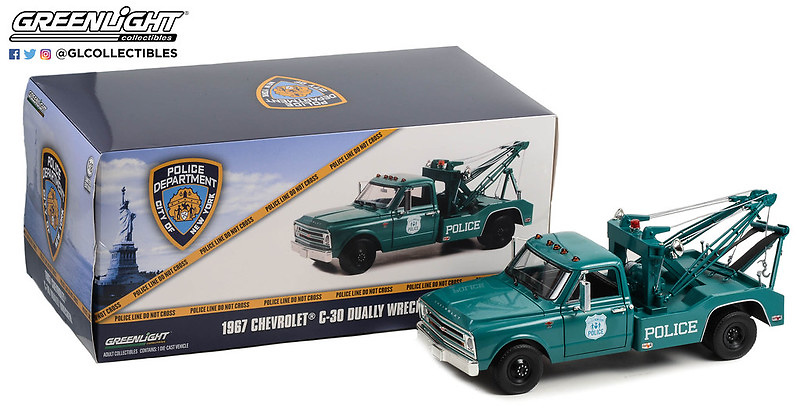 Chevrolet C-30 Dually Wrecker - Dpto. Policia Nueva York - NYPD (1967) Greenlight 13652 1/18 