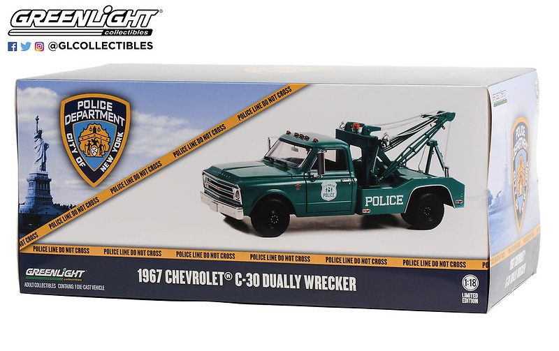 Chevrolet C-30 Dually Wrecker - Dpto. Policia Nueva York - NYPD (1967) Greenlight 13652 1/18 