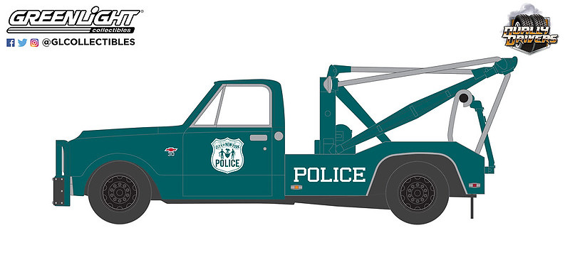 Chevrolet C-30 Dually Wrecker NYPD (1967) Greenlight 46120A 1/64 