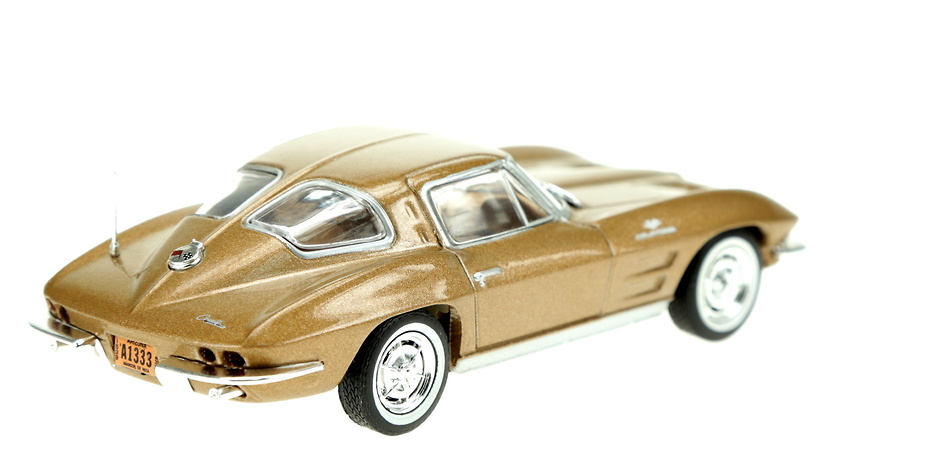 Chevrolet Corvette C2 Sting Ray (1963) White Box WB170 1:43 