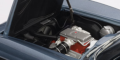 Autoart 71182 Chevrolet Corvette Coupé (1963) Autoart 1/18 color azul metalizado.