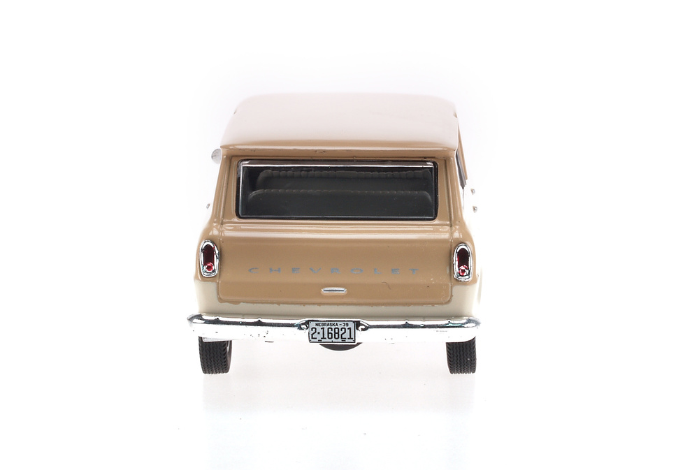 Chevrolet Veraneio (1965) White Box WB094 1:43 