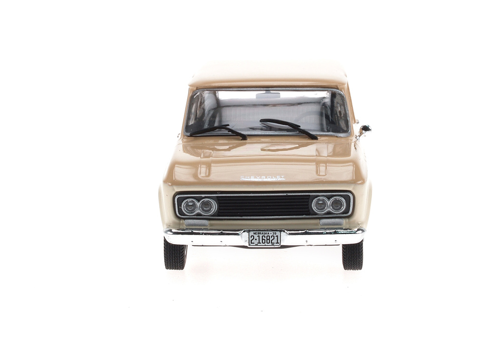 Chevrolet Veraneio (1965) White Box WB094 1:43 