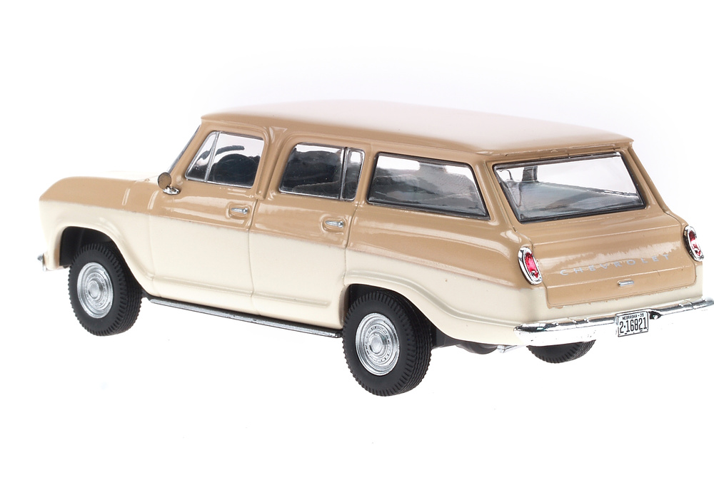 Chevrolet Veraneio (1965) White Box WB094 1:43 