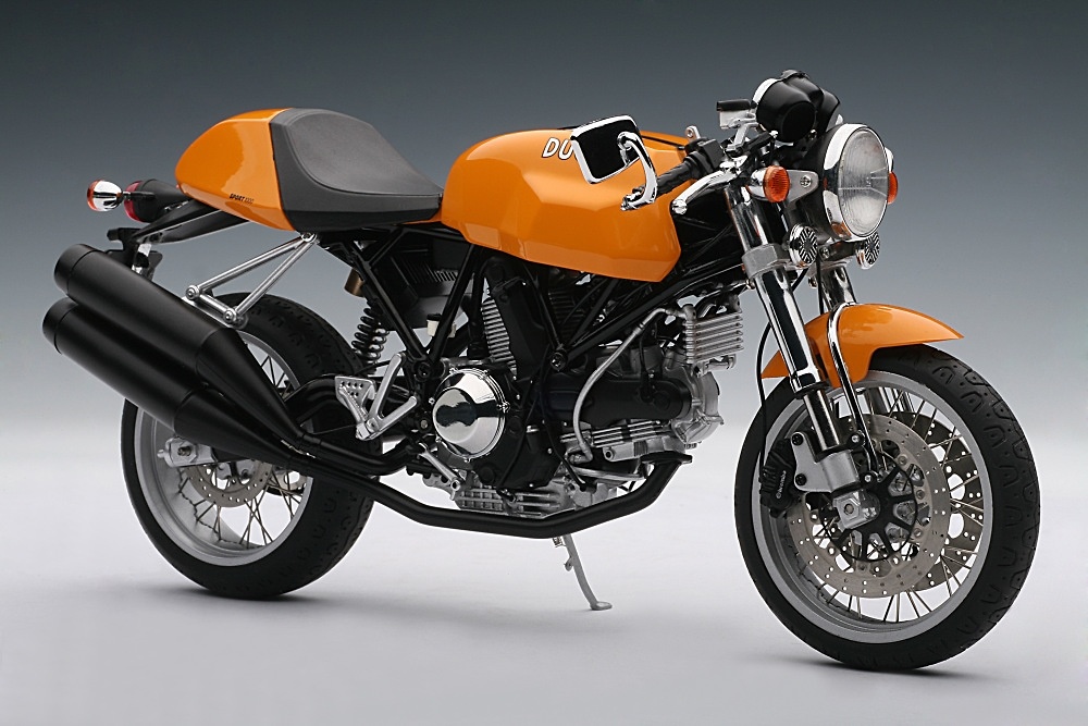 Ducati Sport 1000 (2006) Autoart 12552 1/12 