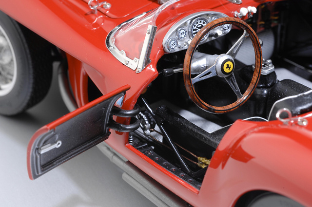 Ferrari 250 Testa Rossa (1958) CMC M071 1/18 