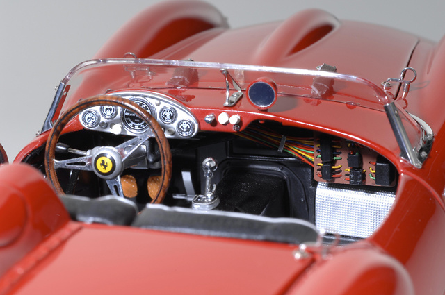 Ferrari 250 Testa Rossa (1958) CMC M071 1/18 