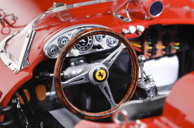 Ferrari 250 Testa Rossa (1958) CMC M071 1/18 