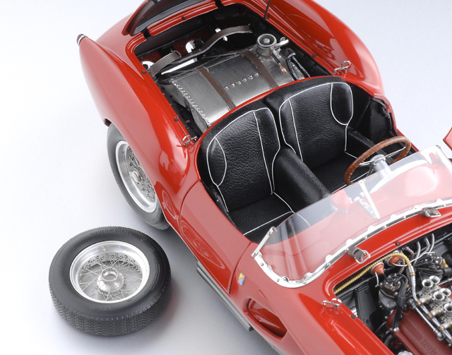 Ferrari 250 Testa Rossa (1958) CMC M071 1/18 
