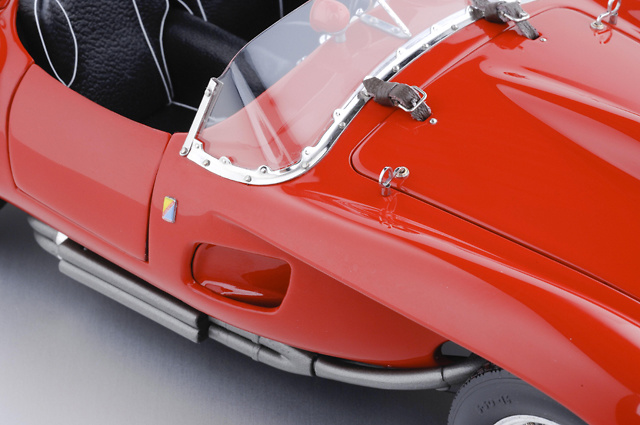 Ferrari 250 Testa Rossa (1958) CMC M071 1/18 