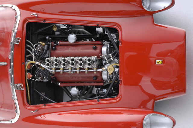 Ferrari 250 Testa Rossa (1958) CMC M071 1/18 